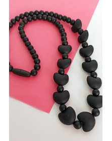 MIMIKOI - Kojící korále se srdíčky černý | learningtoys.cz